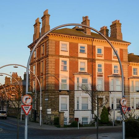 Sea Views Stunning 2 Bedroom Apartment # Lowestoft Bagian luar foto