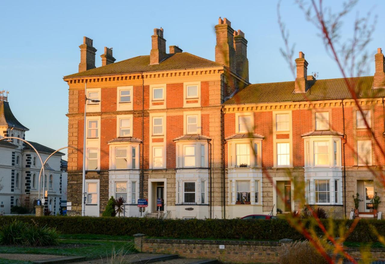 Sea Views Stunning 2 Bedroom Apartment # Lowestoft Bagian luar foto