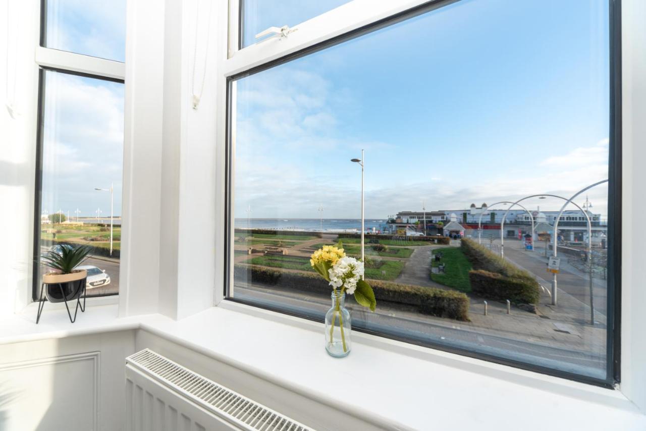 Sea Views Stunning 2 Bedroom Apartment # Lowestoft Bagian luar foto