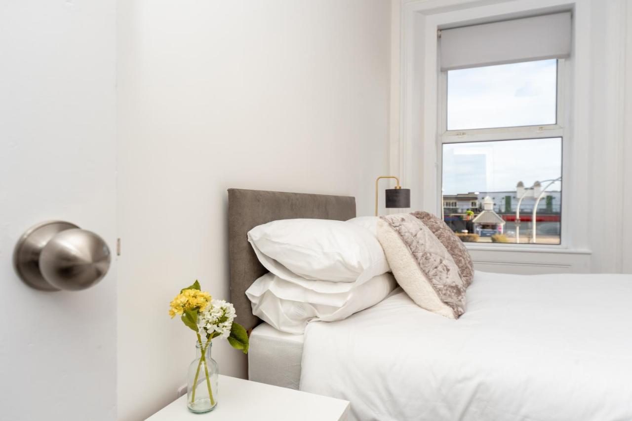 Sea Views Stunning 2 Bedroom Apartment # Lowestoft Bagian luar foto