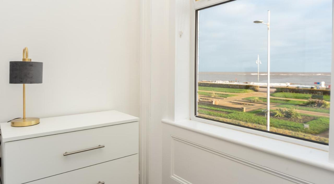 Sea Views Stunning 2 Bedroom Apartment # Lowestoft Bagian luar foto