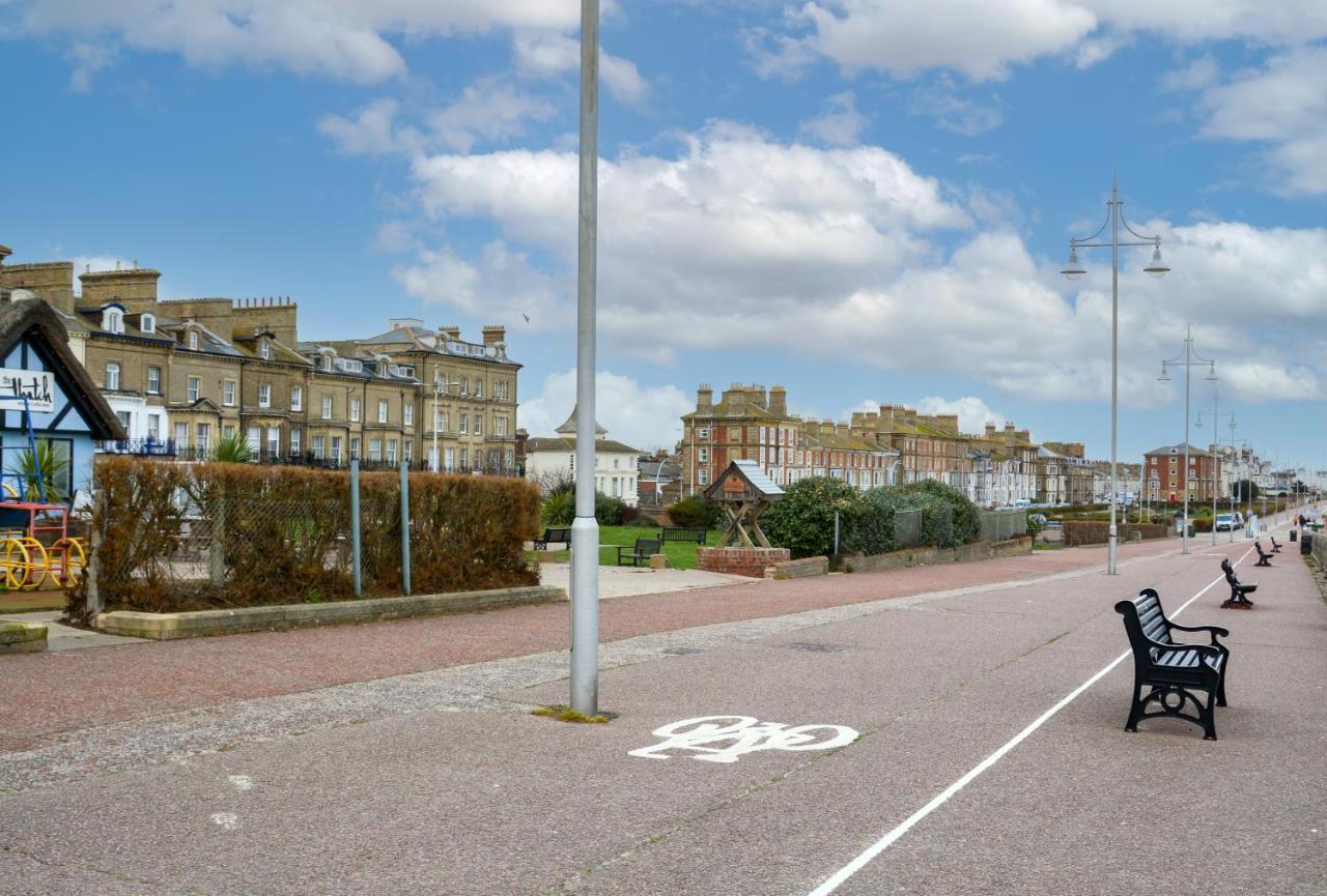 Sea Views Stunning 2 Bedroom Apartment # Lowestoft Bagian luar foto